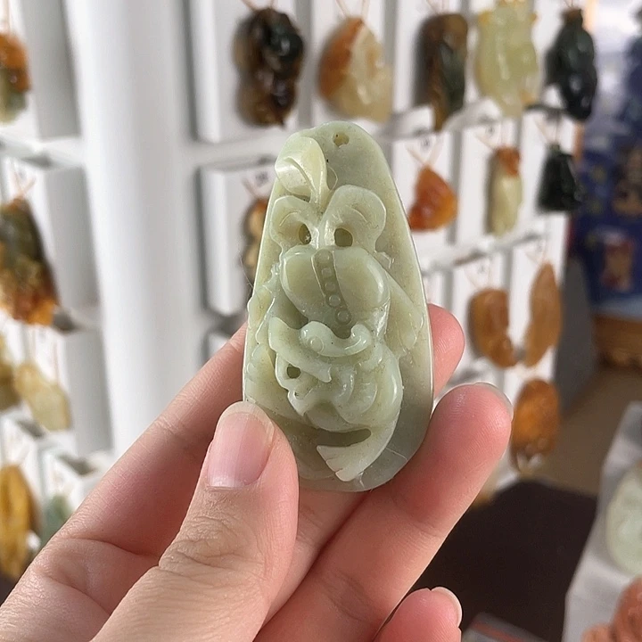 未镶嵌蛇纹石玉颈饰