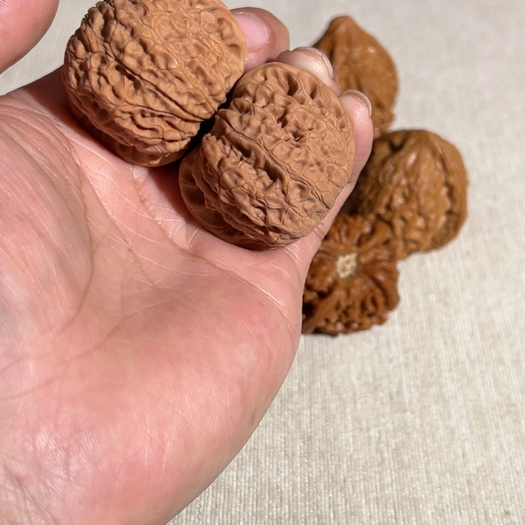 文玩核桃吊坠血麒麟456