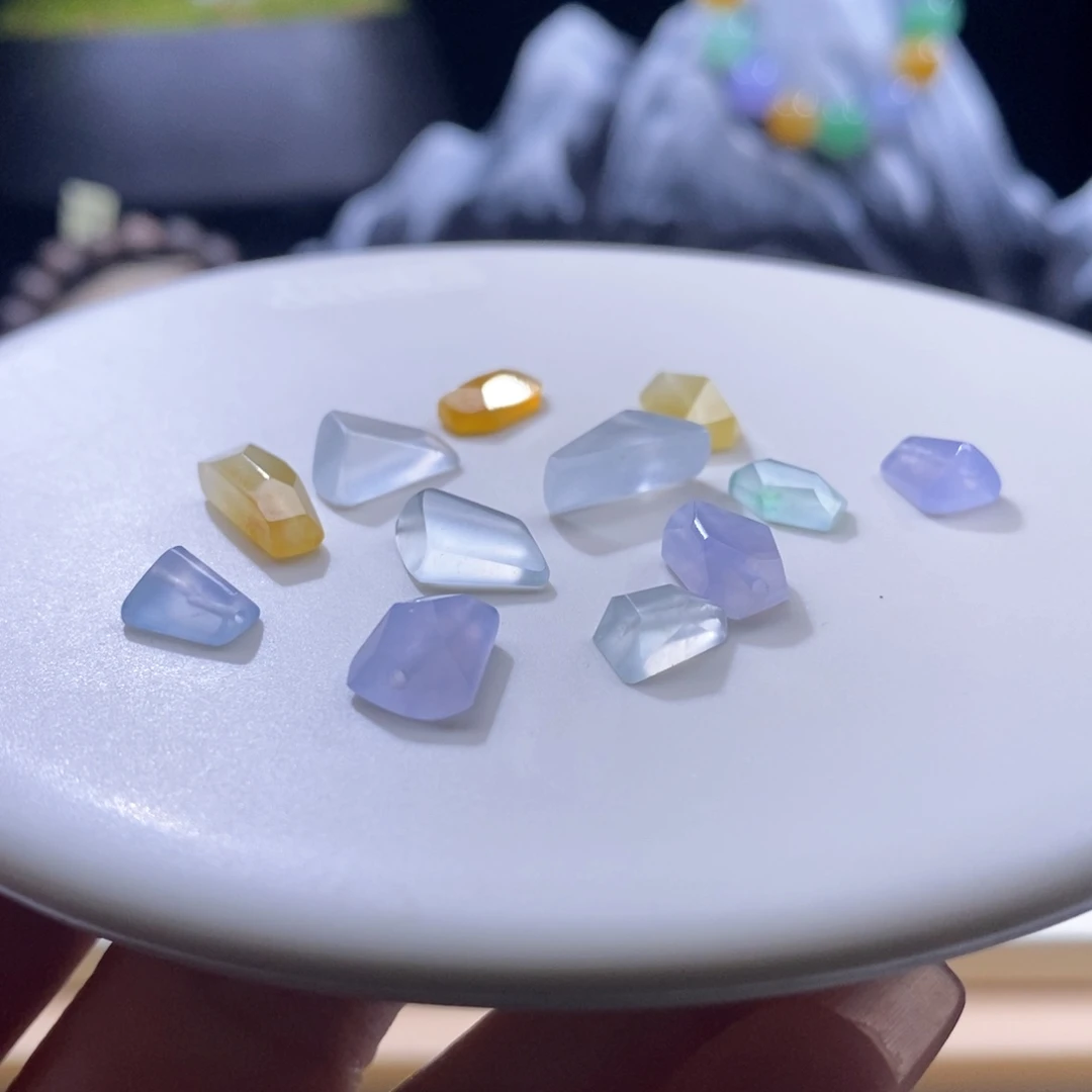 颈饰未镶嵌翡翠翡翠不规则随形随机发一件