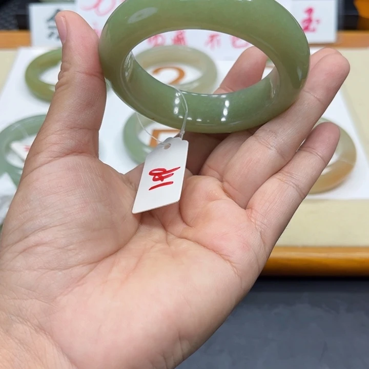 未镶嵌手镯石英质玉素*