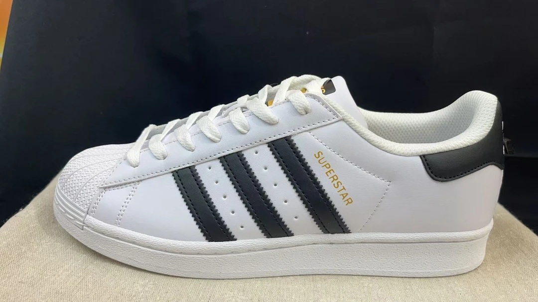 华中贝壳头断码经典百搭板鞋Q