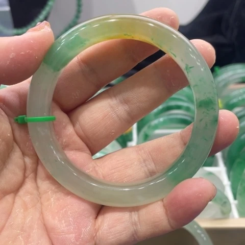 石英质玉手镯未镶嵌S****?