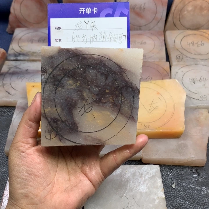 石英质玉手镯未镶嵌龙*头定制手镯