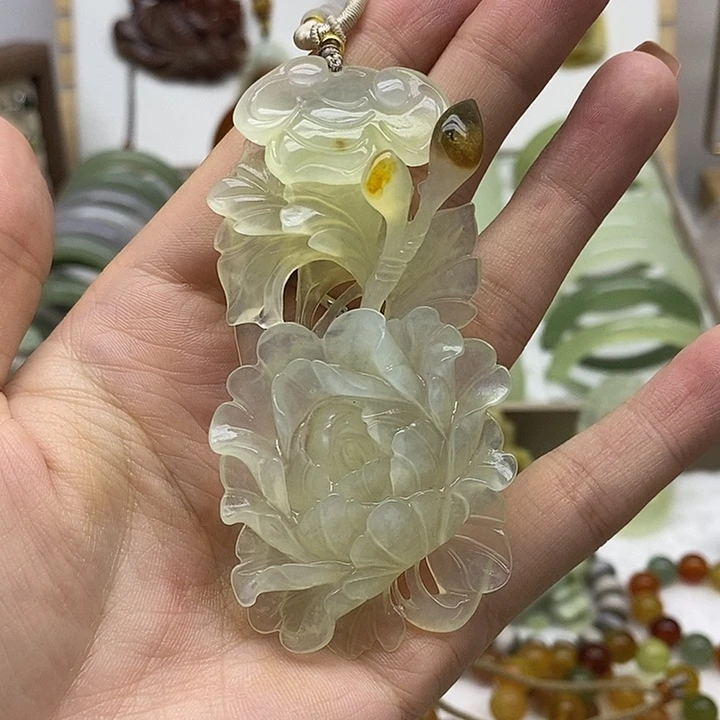 蛇纹石玉未镶嵌颈饰
