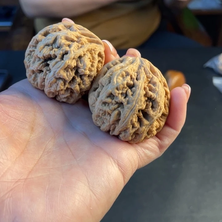 文玩核桃把件八**代粗筋半臂