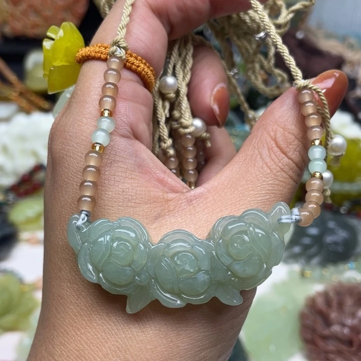 蛇纹石玉未镶嵌颈饰