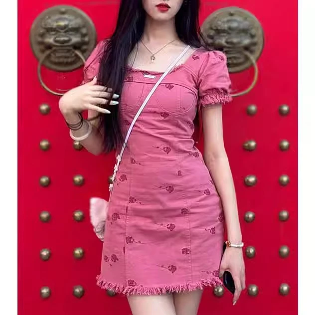 夏季辣妹短袖碎花连衣裙女法式复古方领收腰纯欲风A字显瘦短裙子