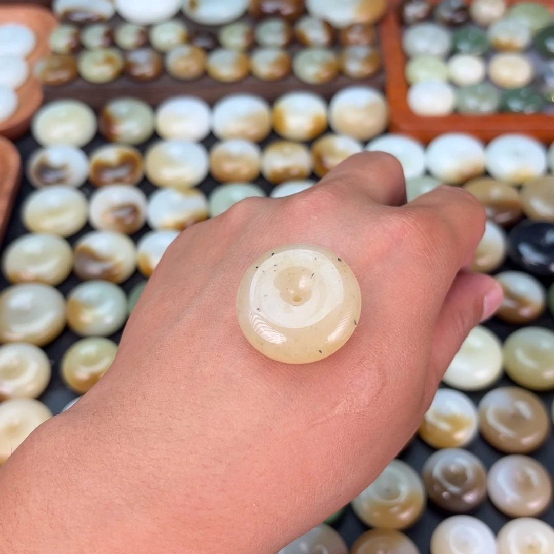 农****和田玉（糖玉）未镶嵌颈饰