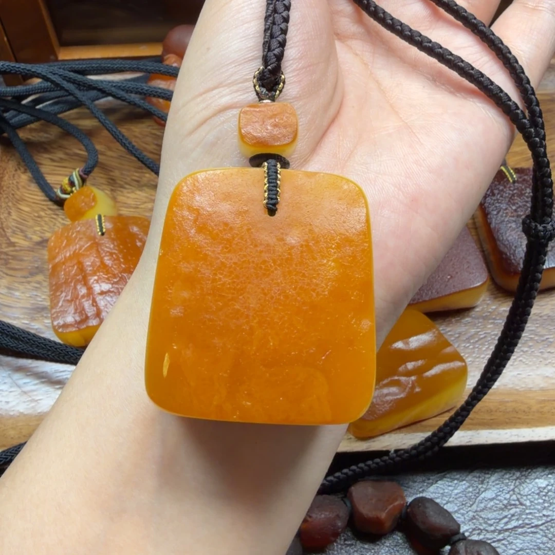 琥珀未镶嵌吊坠(赠链)