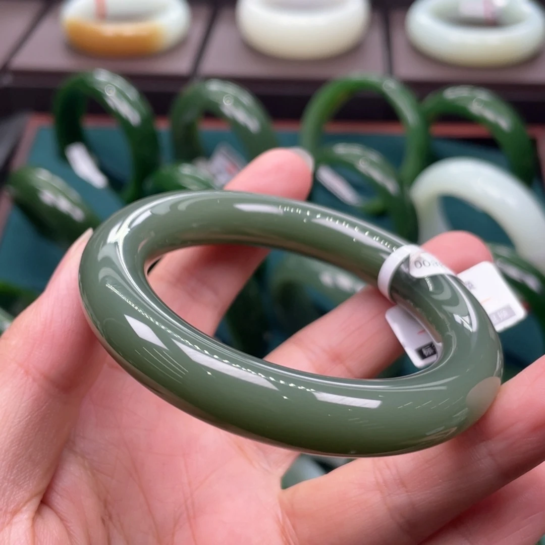 和田玉（碧玉）未镶嵌手镯