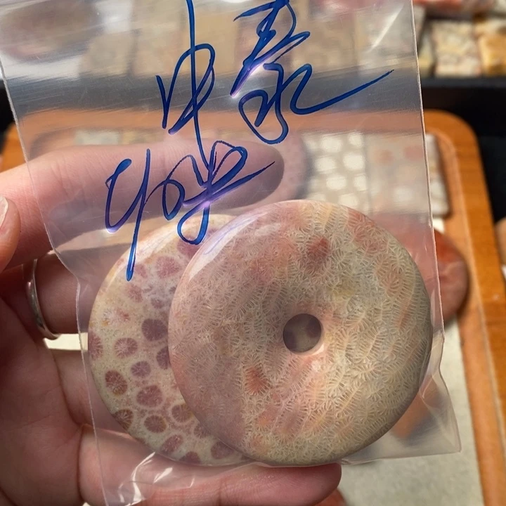 硅化玉颈饰未镶嵌中****司