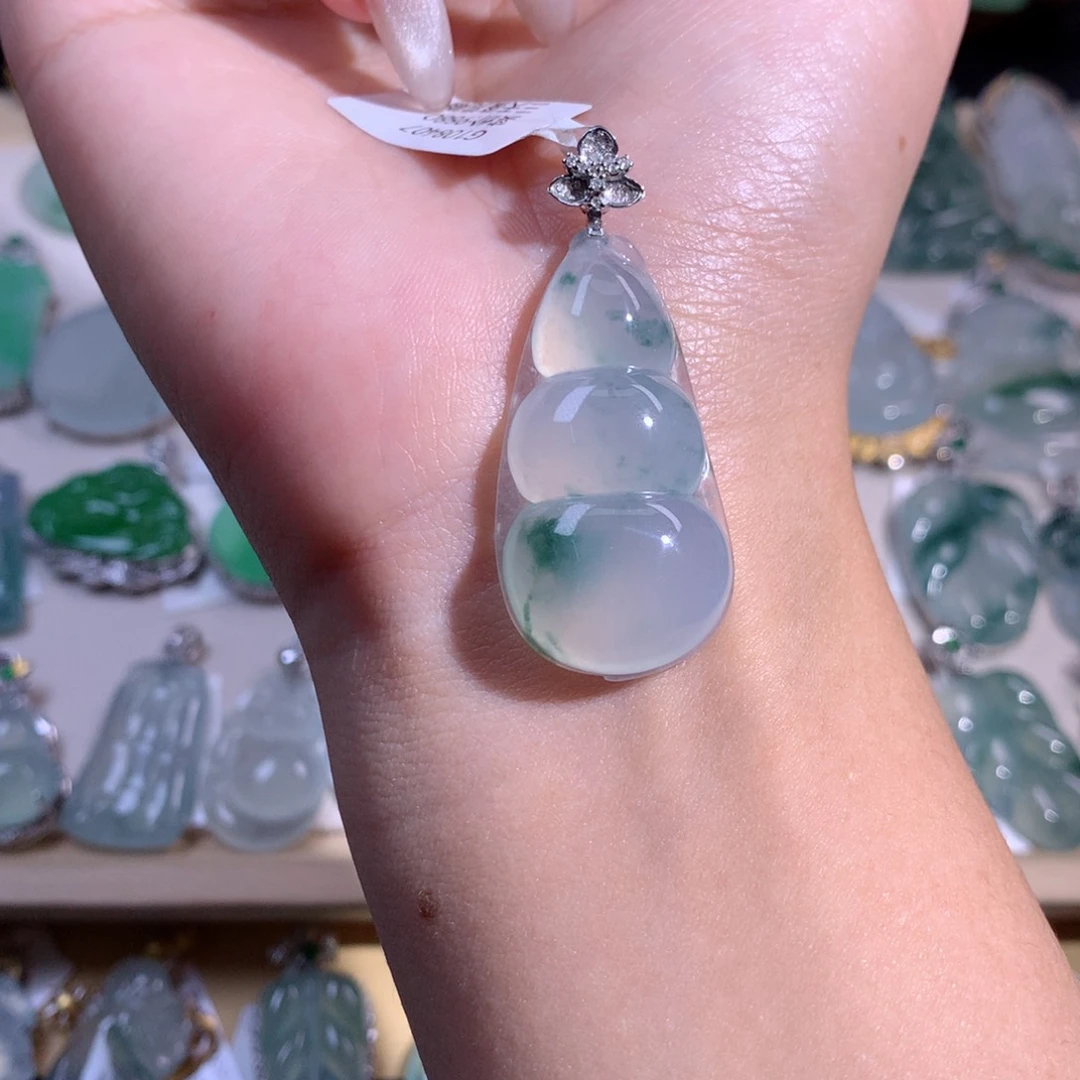 翡翠吊坠(不含链)18K金镶嵌