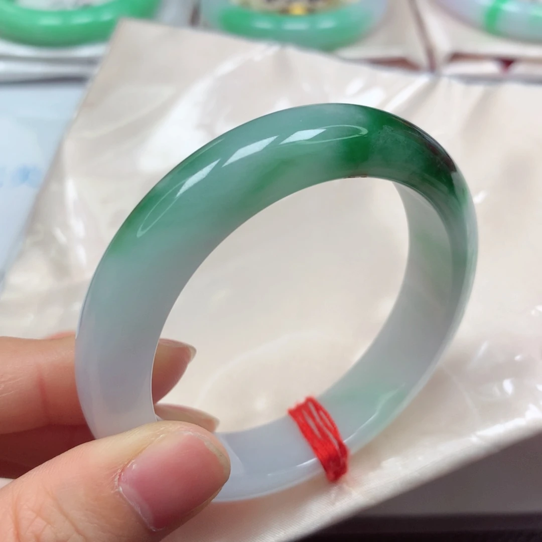 翡翠未镶嵌手镯细腻白底青飘辣阳绿5253