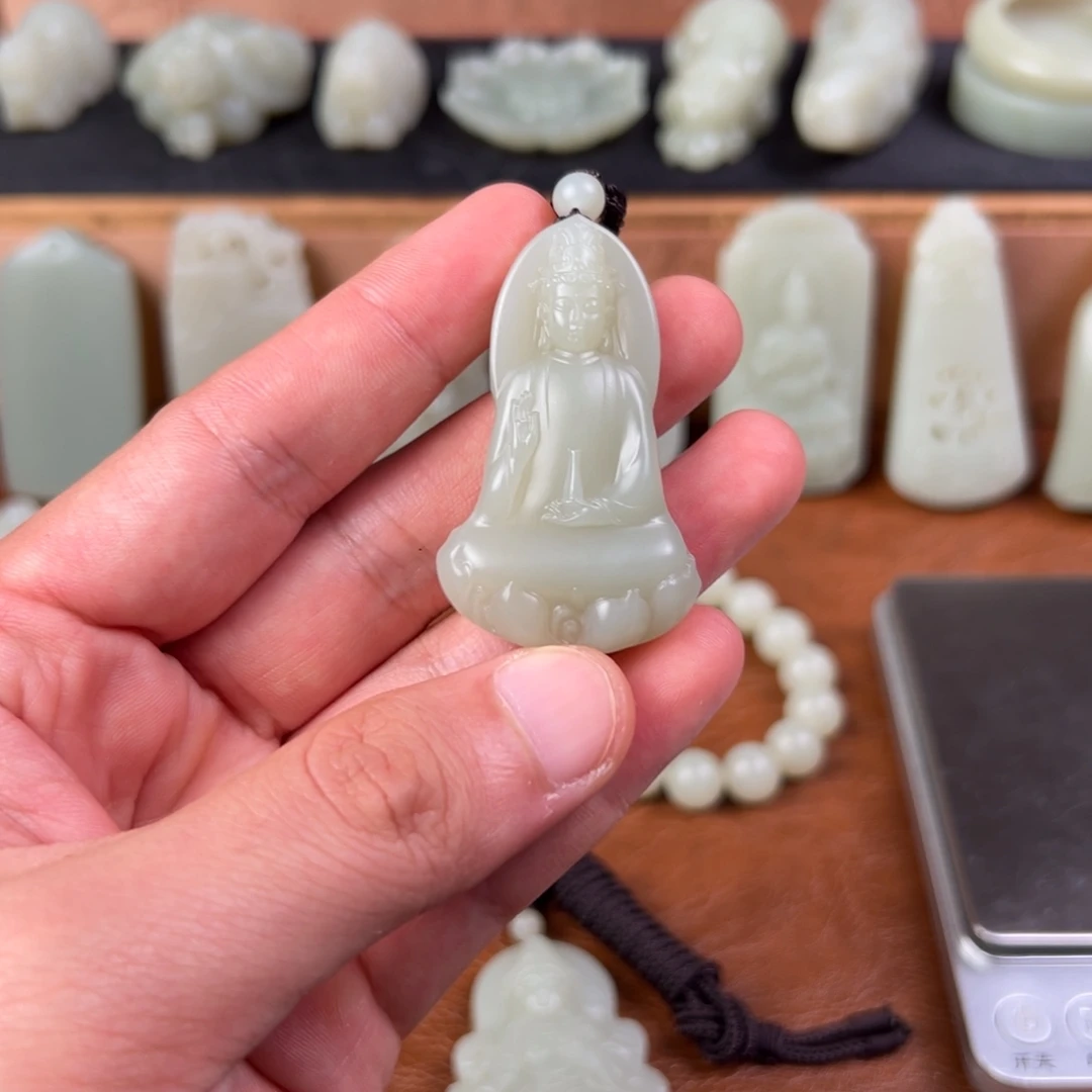 和田玉（青白玉）未镶嵌颈饰