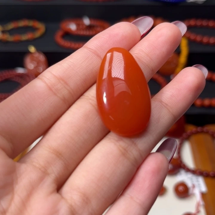 南红玛瑙未镶嵌颈饰樱桃红吊坠