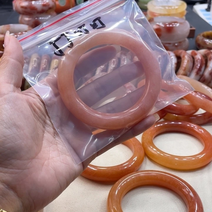 未镶嵌石英岩手串石英岩玉