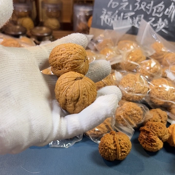 文玩核桃吊坠蟒皮纹元宝