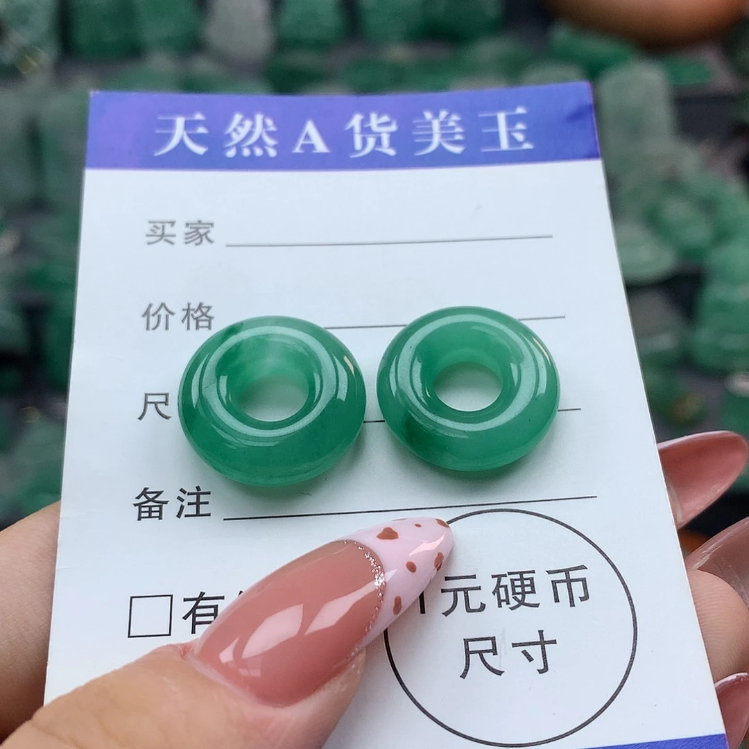 石英质玉（非洲翠）未镶嵌颈饰
