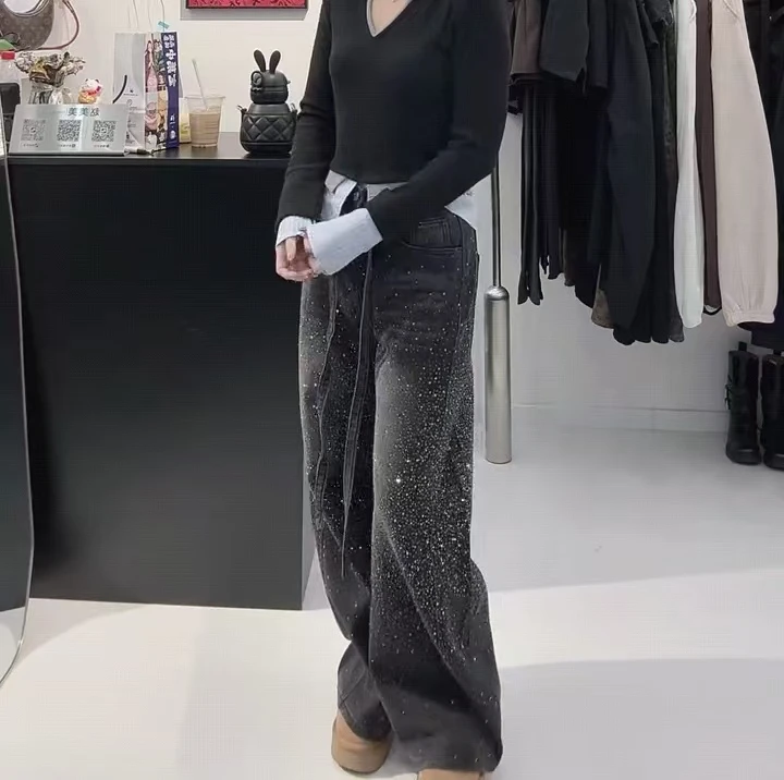 2025冬季新款加厚磨毛时尚烫钻牛仔裤女宽松显瘦百搭弯刀裤