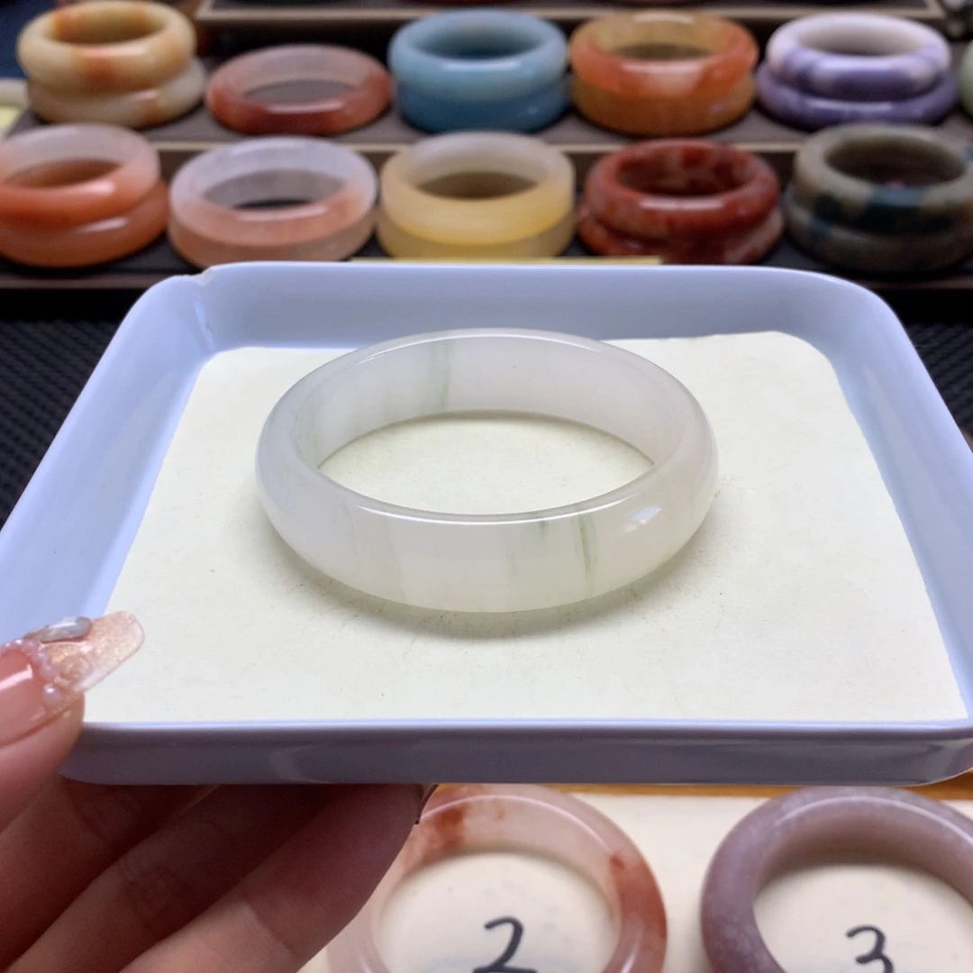 石英质玉手镯未镶嵌