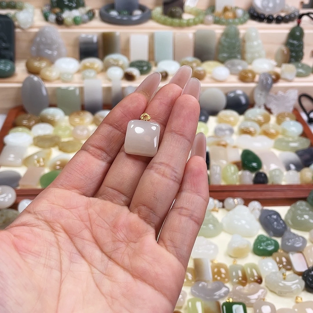 …***.和田玉18K金镶嵌吊坠(不含链)