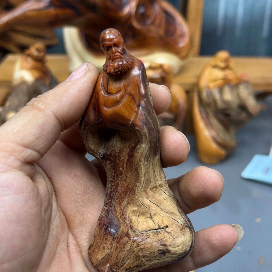 随***旦木崖柏木摆件手把件