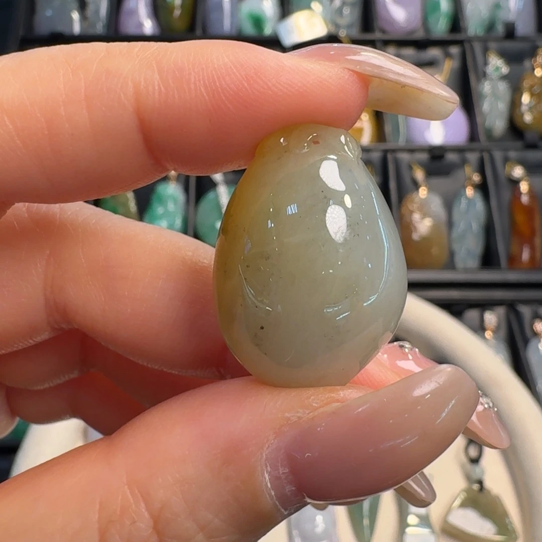 翡翠未镶嵌颈饰福瓜