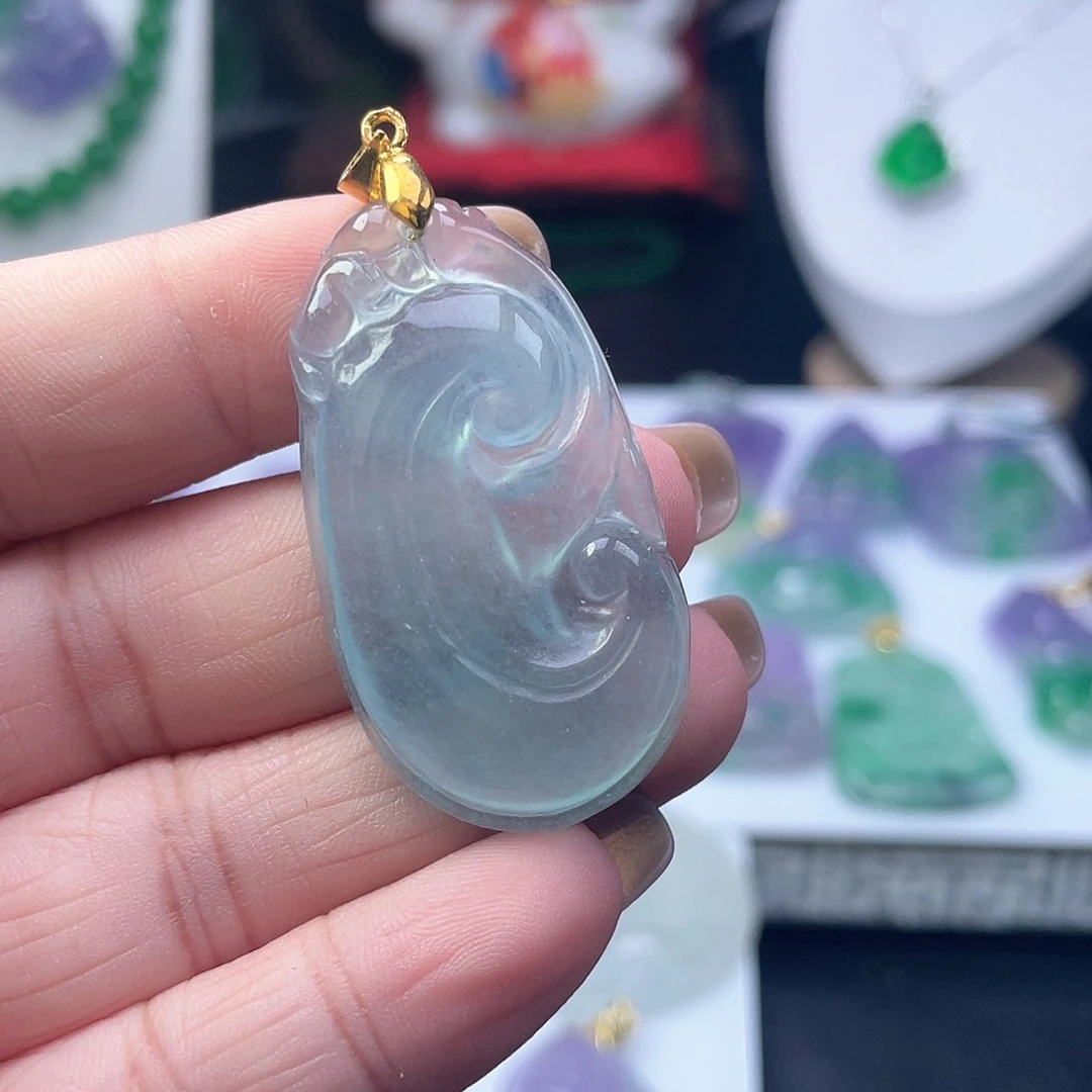 翡翠吊坠(赠链)未镶嵌