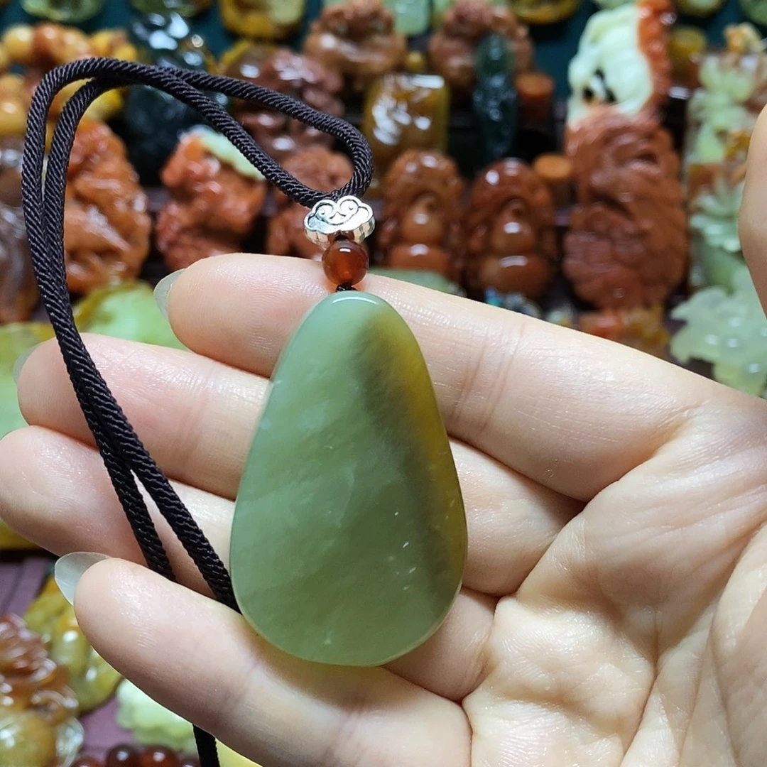 岫玉未镶嵌吊坠(赠链)