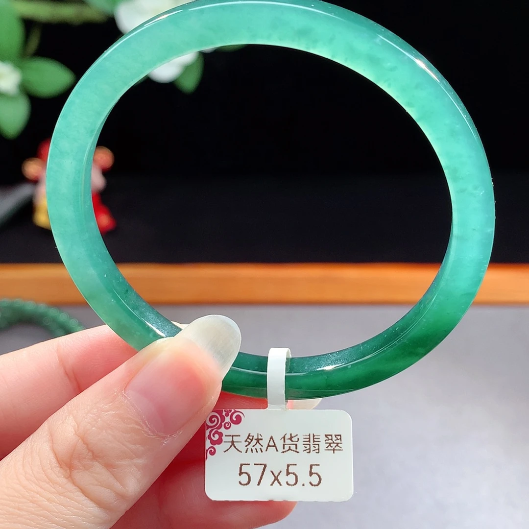 未镶嵌手镯（圆镯）翡翠