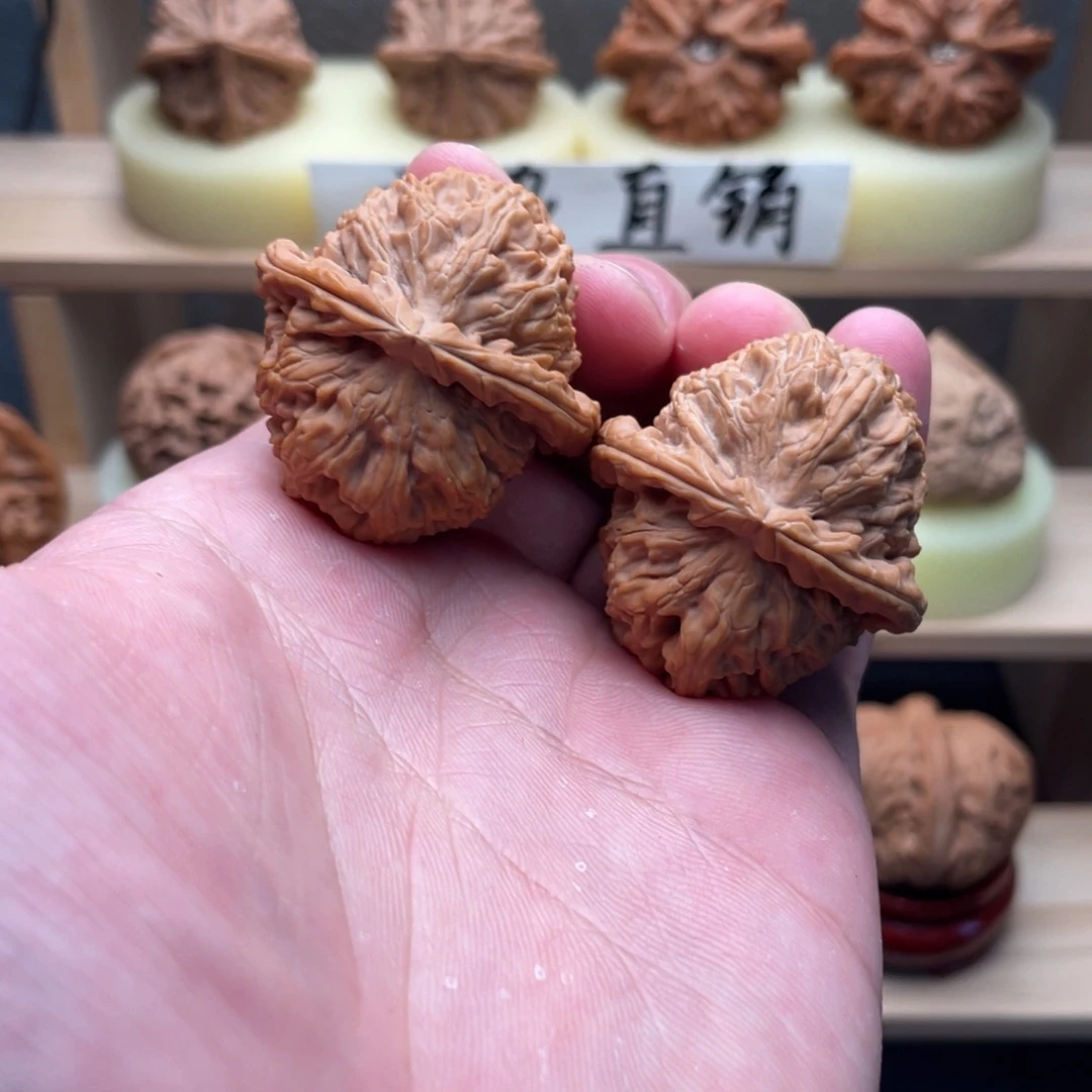 文玩核桃吊坠三角白36