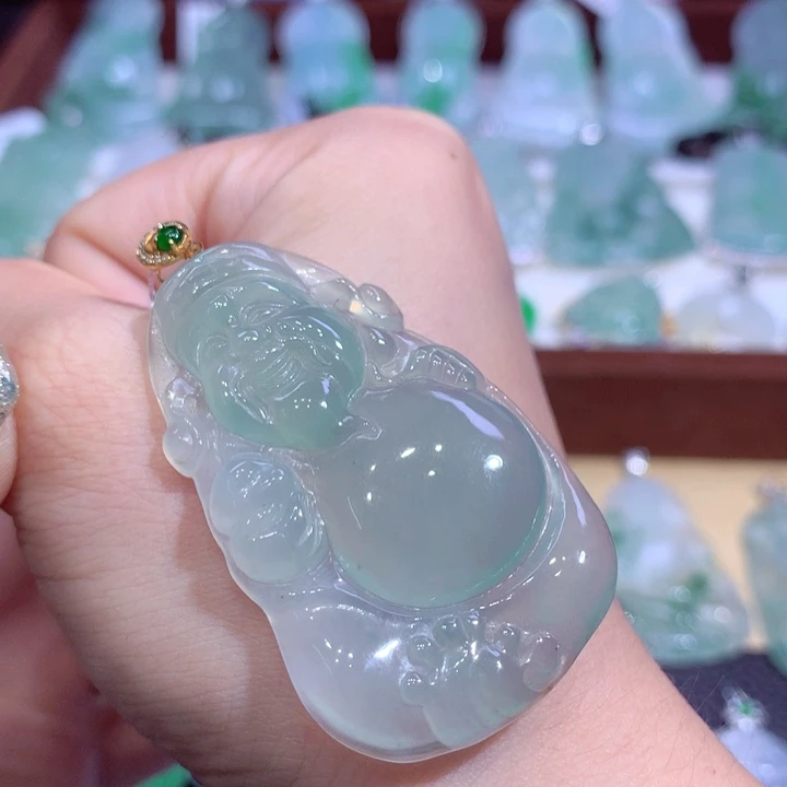 翡翠18K金镶嵌颈饰财神爷