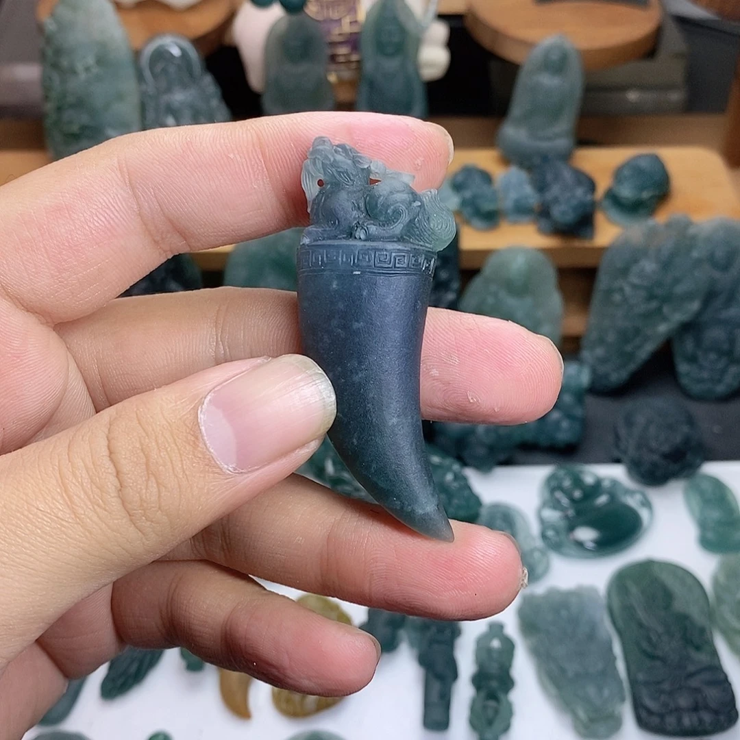 定制翡翠未镶嵌牙