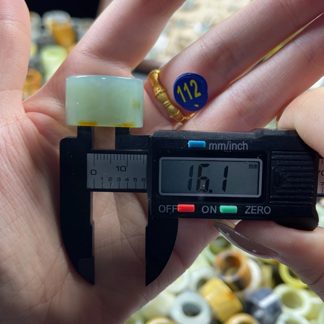 蛇纹石玉未镶嵌戒指