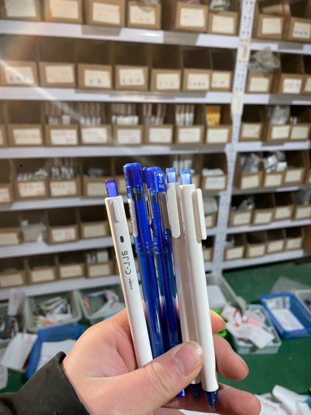 高颜值中性笔0.5mm蓝笔五支按动加帽拔