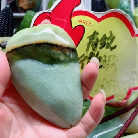 蛇纹石玉未镶嵌手把件