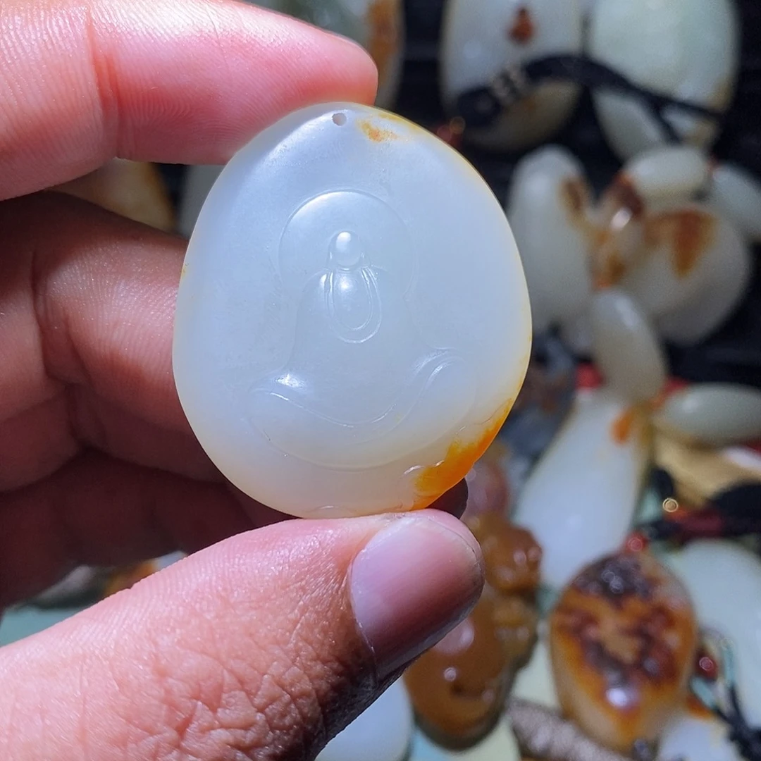 和田玉未镶嵌颈饰烟**意