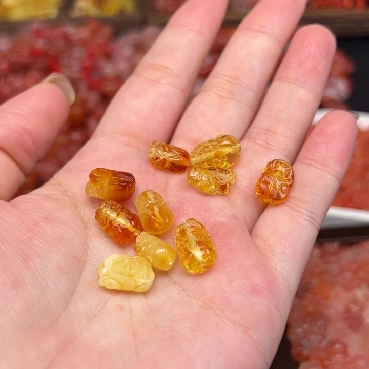 琥珀未镶嵌吊坠(不含链)多样性