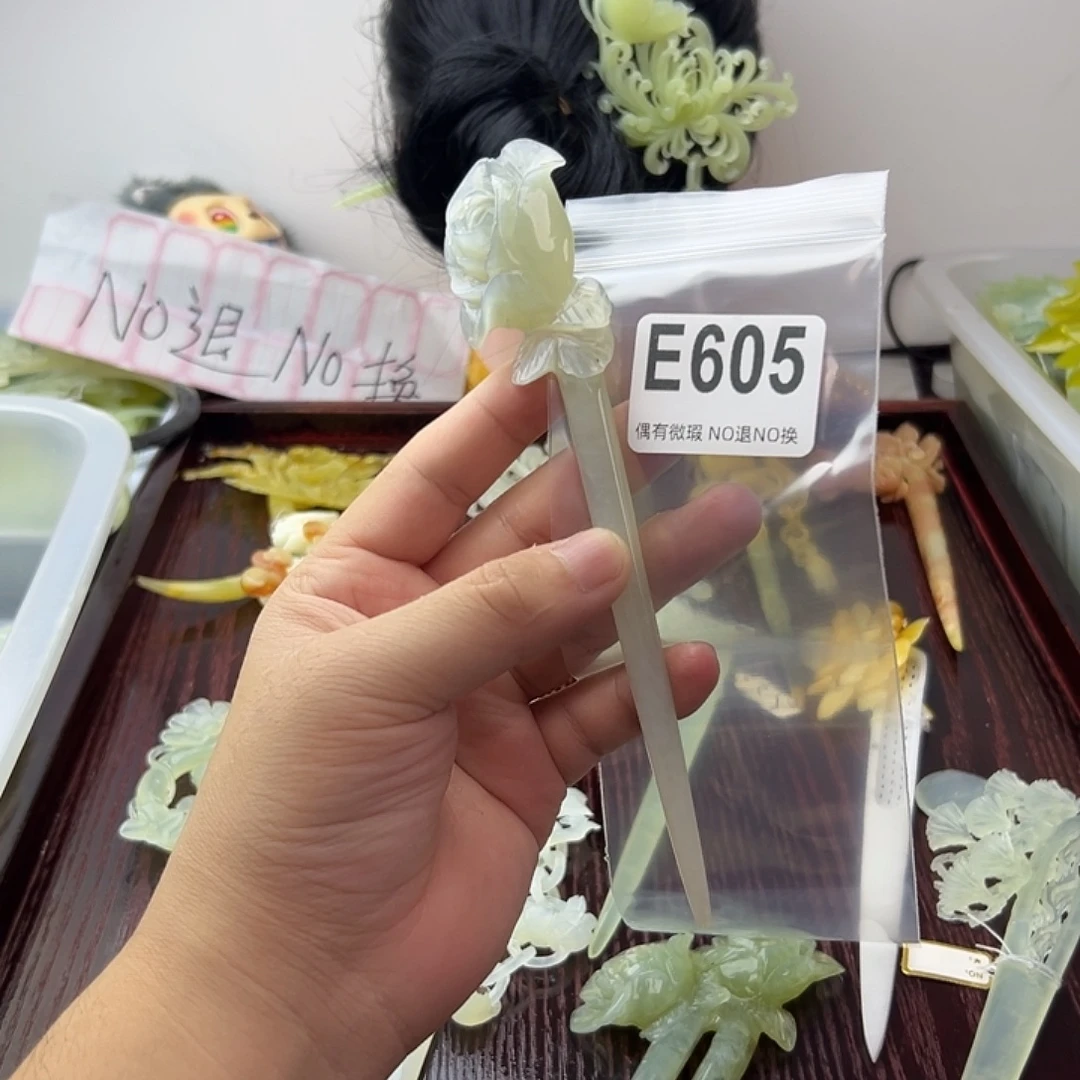 姚***树蛇纹石玉合金发饰