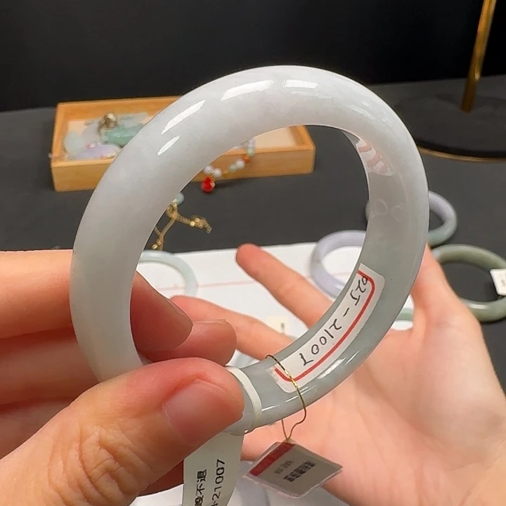 美***妈翡翠手镯未镶嵌翡翠