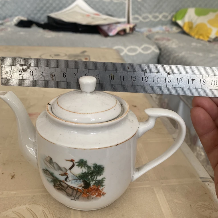 松鹤延年茶壶，摆件，紫砂。