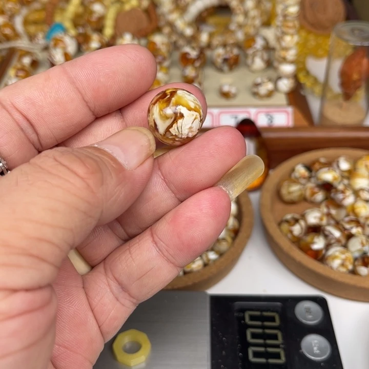 琥珀裸石未镶嵌哪*晨96号