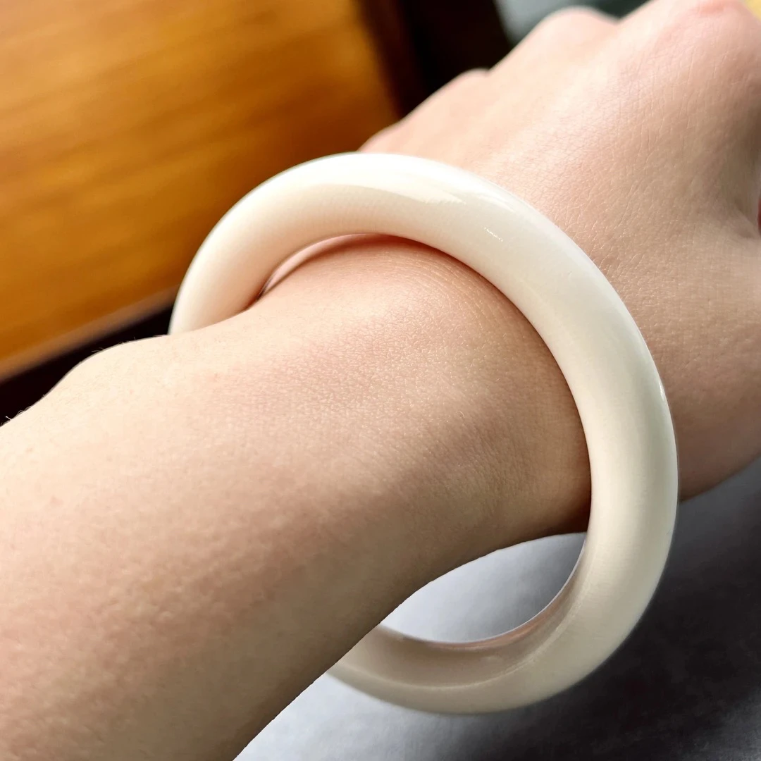 A1000天然猛犸牙手镯白冰果冻料爆满纹10㎜圆条