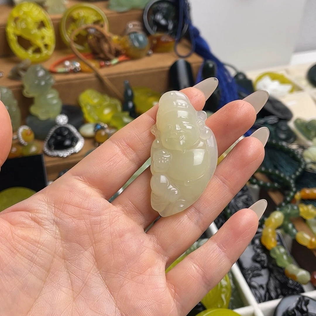 蛇纹石玉未镶嵌颈饰