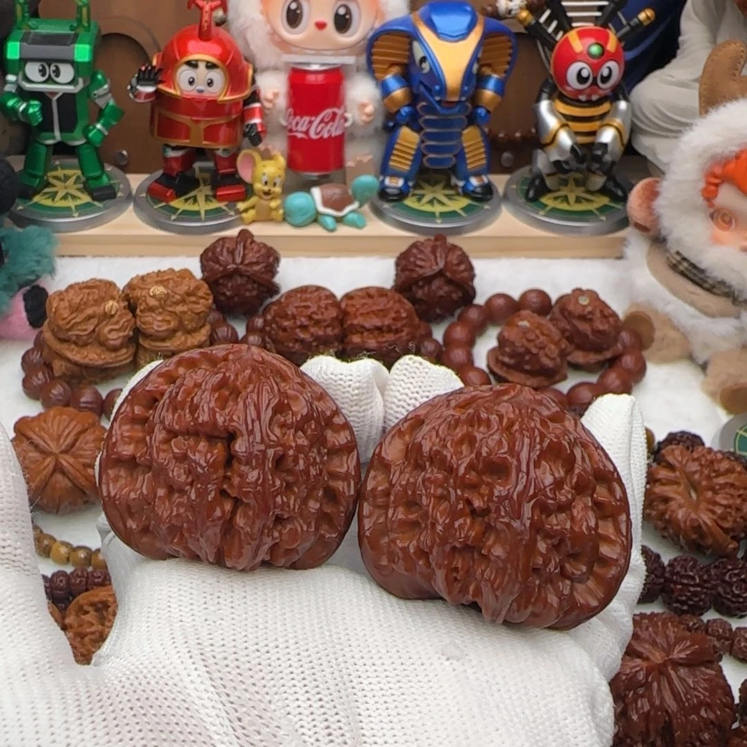 文玩核桃吊坠44红三角白