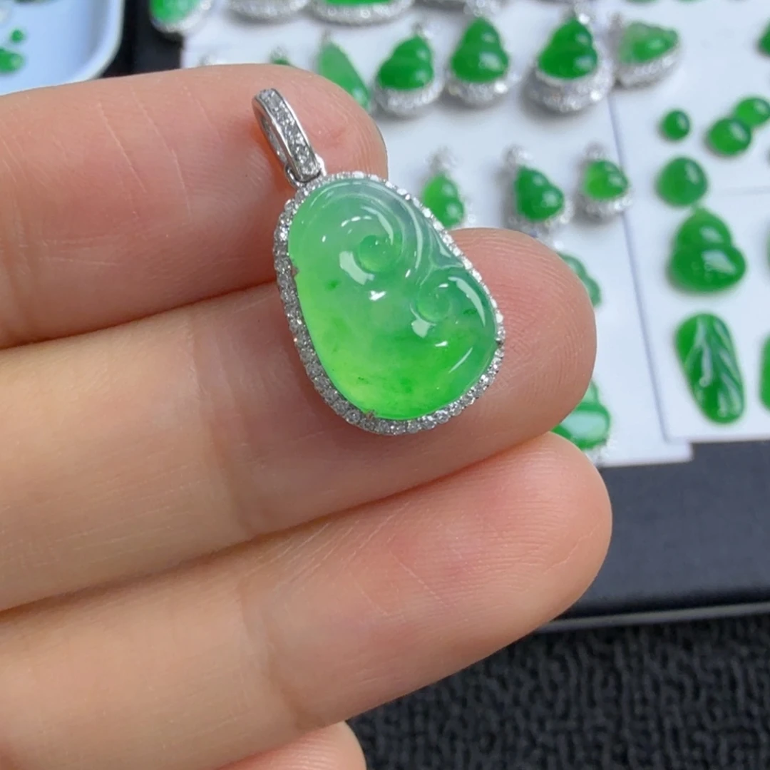 吊坠(不含链)18K金镶嵌翡翠如意