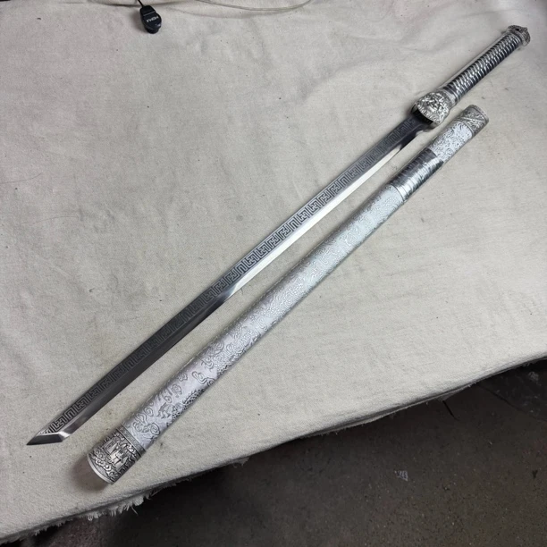 3773 龙泉昊天宝剑高锰钢一体锻打唐横刀未开刃