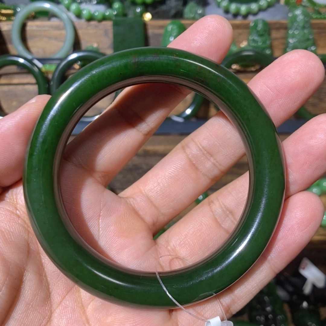 【闪购商品】和田玉未镶嵌吊坠(不含链)俄七红皮菠菜绿手镯55