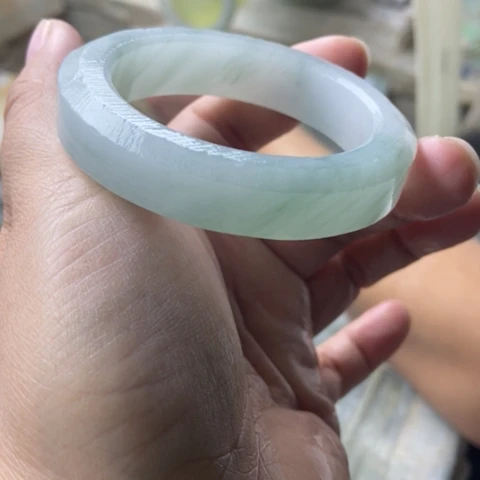 苹****石英质玉（金丝玉）未镶嵌手镯加工定制