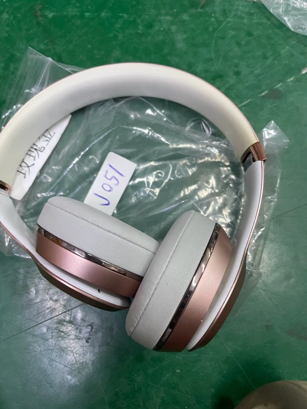 9新  捡漏beats solo3玫瑰金头戴耳机编号J051